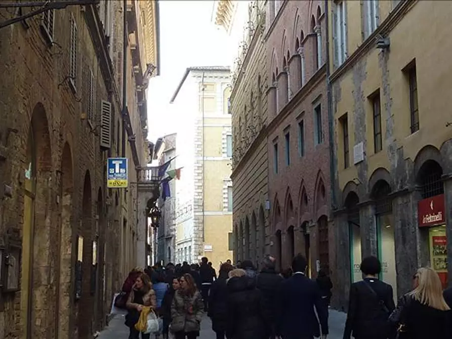 Immagine 7 di Locale commerciale in affitto  a Siena
