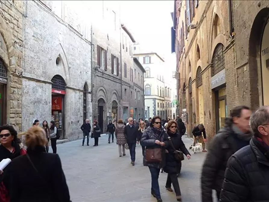 Immagine 6 di Locale commerciale in affitto  a Siena
