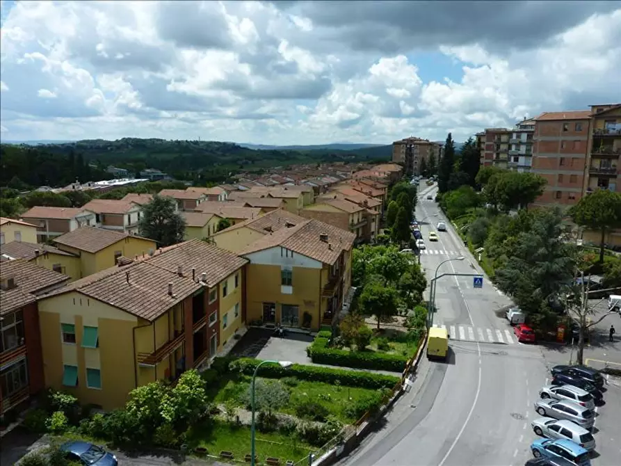 Immagine 9 di Appartamento in affitto  a Siena