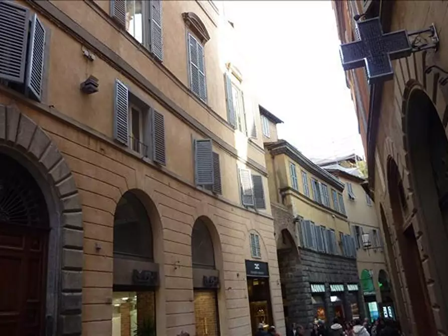Immagine 7 di Locale commerciale in affitto  a Siena