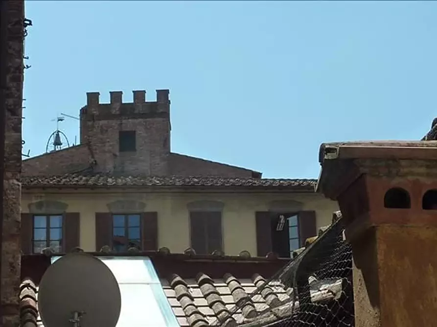 Immagine 1 di Appartamento in vendita  a Siena