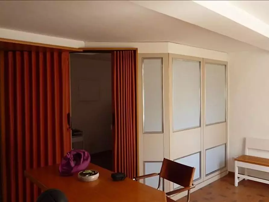 Immagine 4 di Appartamento in vendita  a Siena