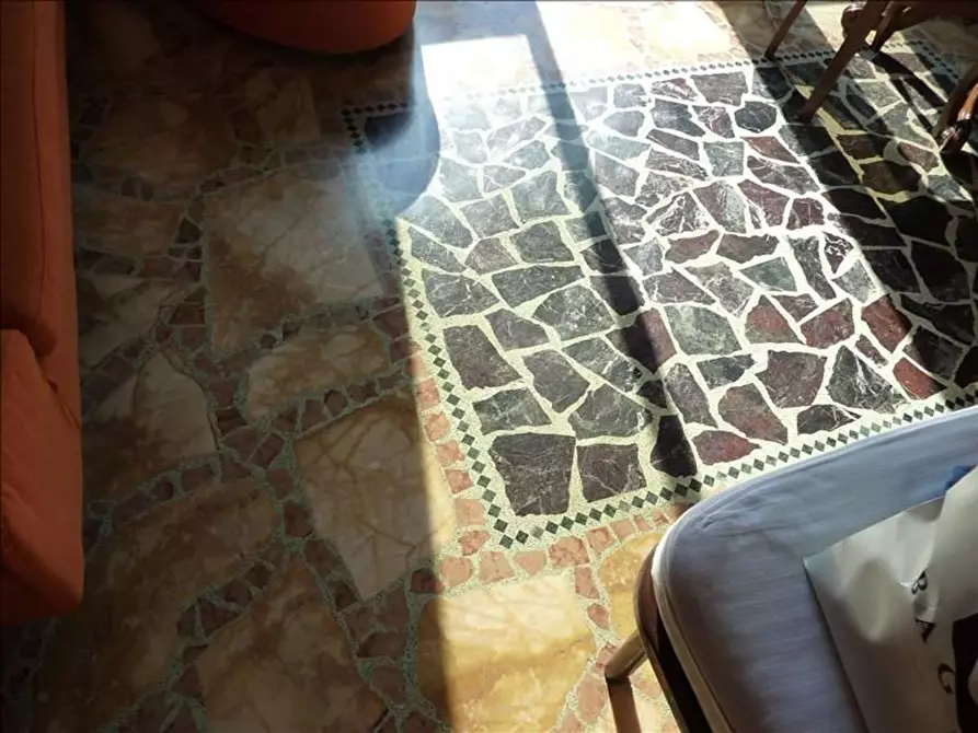 Immagine 4 di Appartamento in vendita  a Siena