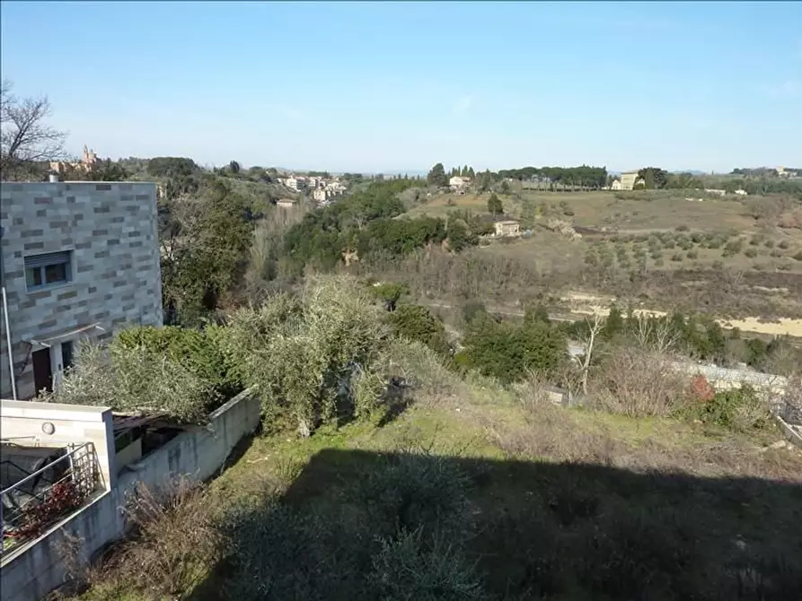 Immagine 12 di Appartamento in vendita  a Siena