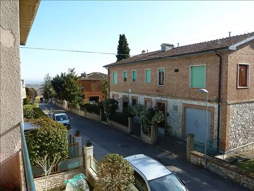 Immagine 9 di Appartamento in vendita  a Siena