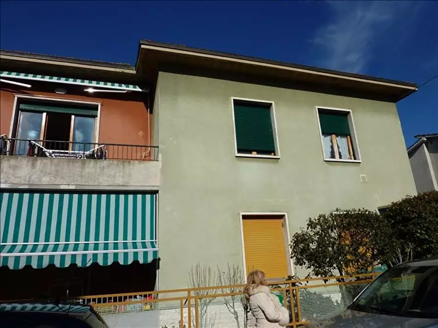 Immagine 2 di Appartamento in vendita  a Siena