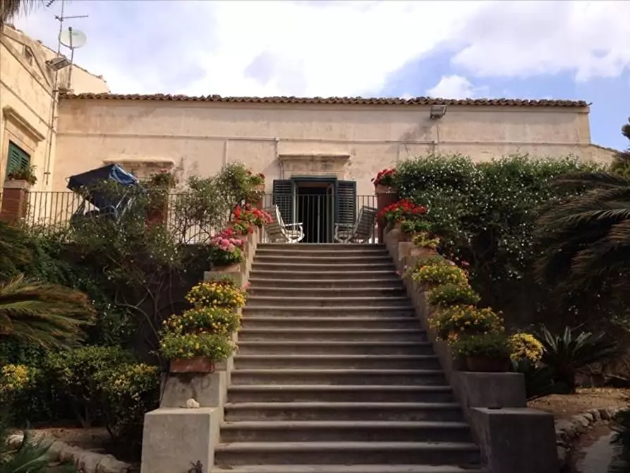 Immagine 1 di Villa in vendita  a Ragusa