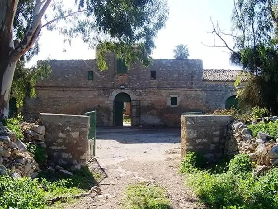 Immagine 11 di Villa in vendita  a Ragusa