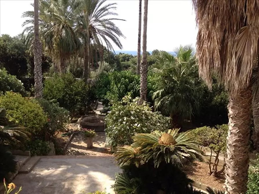 Immagine 21 di Villa in vendita  a Ragusa