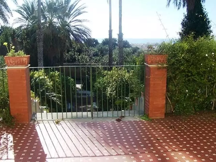 Immagine 25 di Villa in vendita  a Ragusa