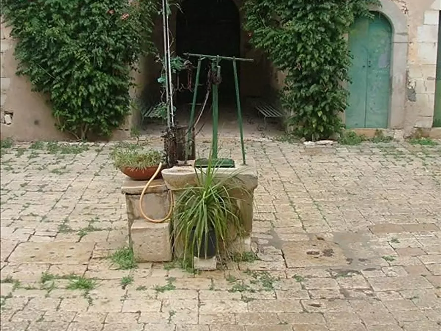 Immagine 35 di Villa in vendita  a Ragusa