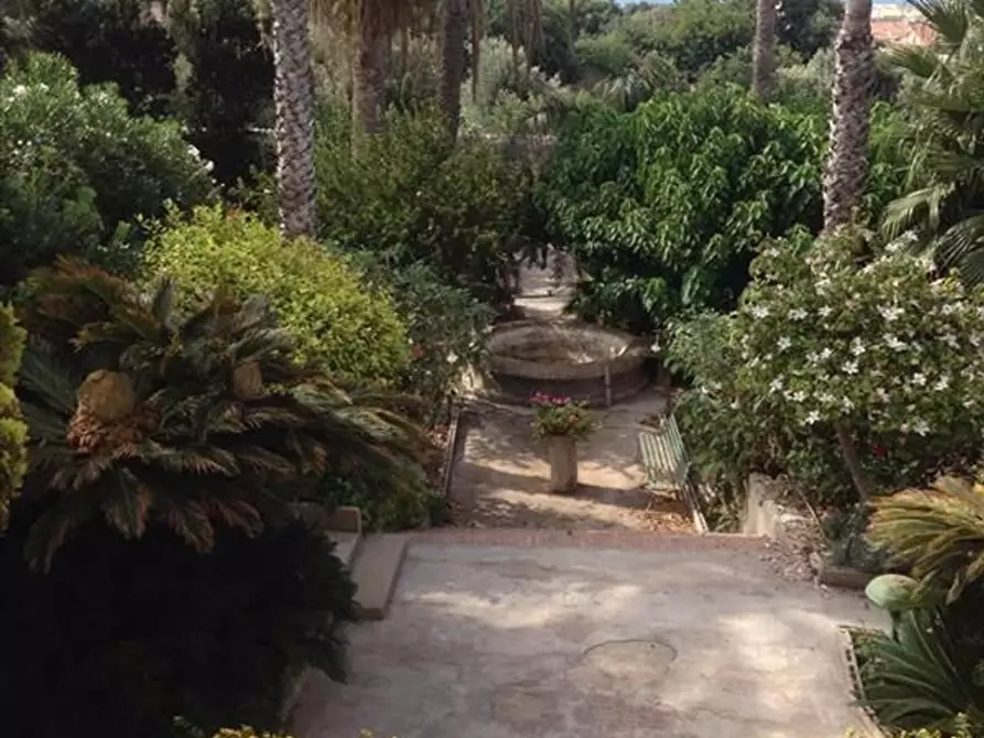 Immagine 19 di Villa in vendita  a Ragusa