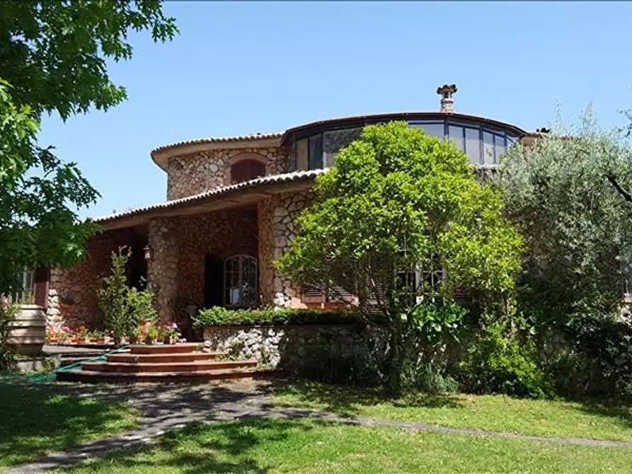 Immagine 1 di Villa in vendita  a Sovicille
