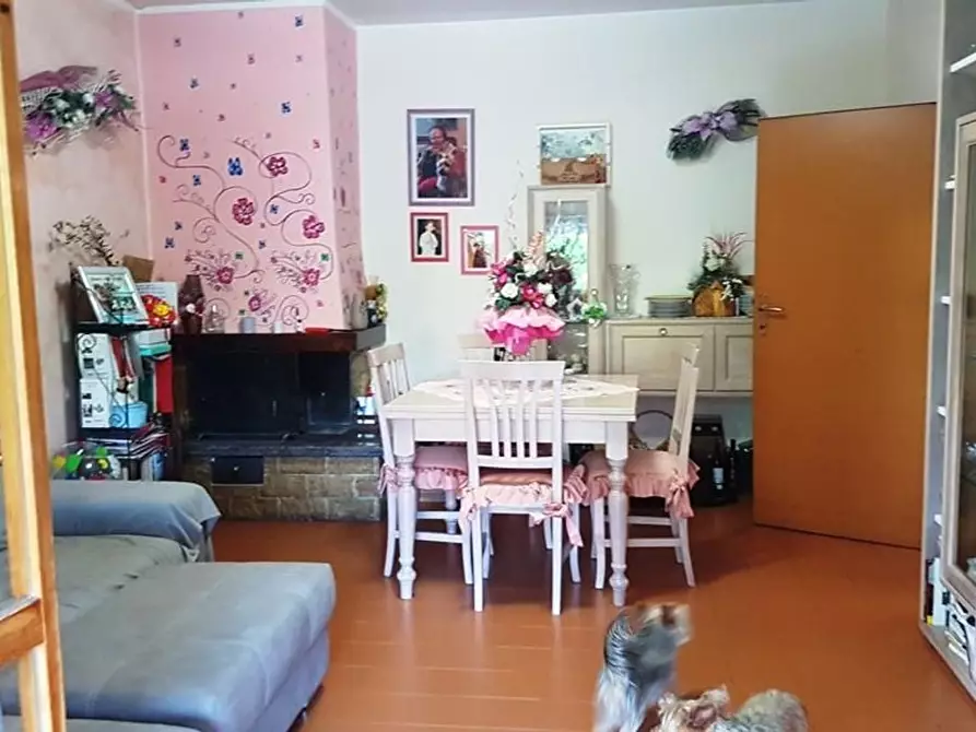 Immagine 4 di Appartamento in vendita  a Siena