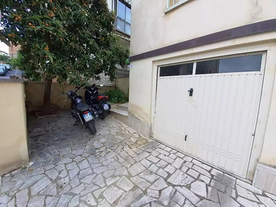 Immagine 17 di Appartamento in vendita  a Siena