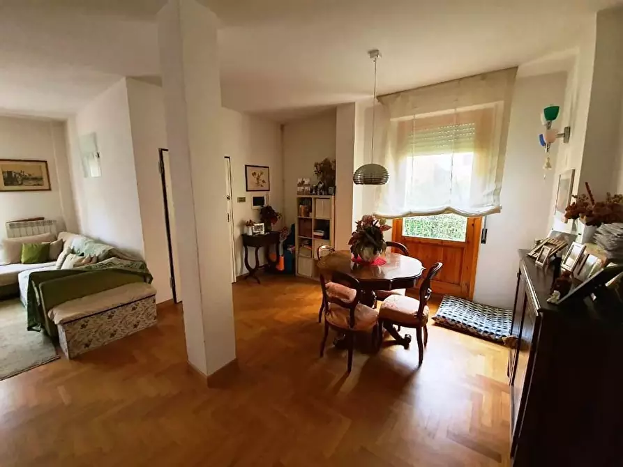 Immagine 5 di Appartamento in vendita  a Siena