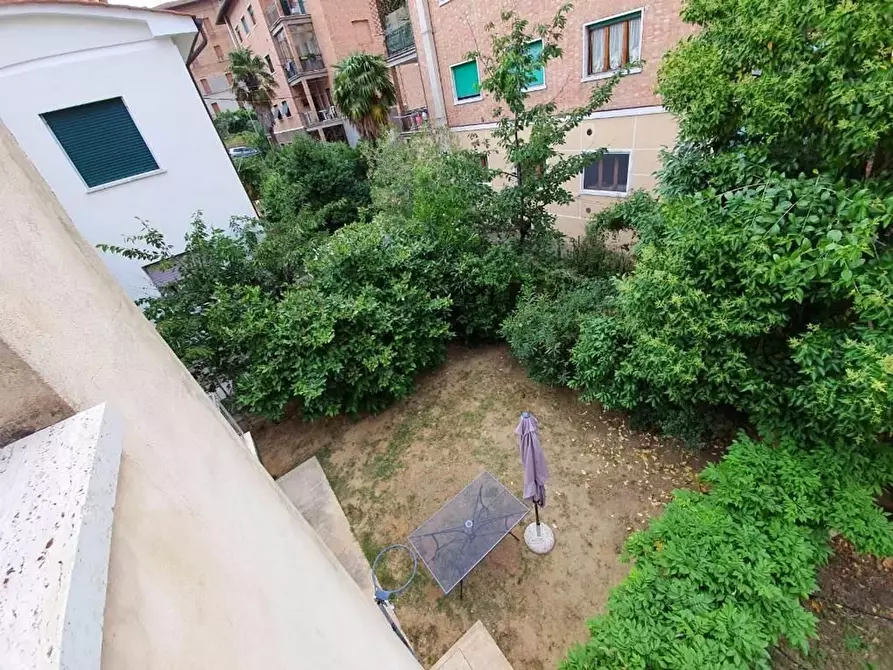 Immagine 18 di Appartamento in vendita  a Siena