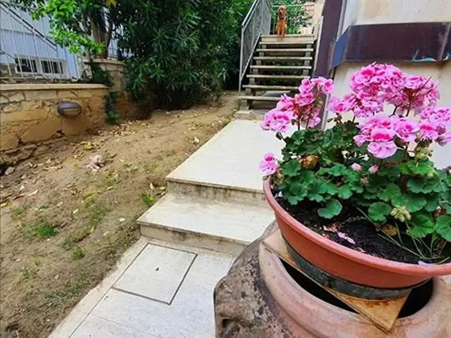 Immagine 16 di Appartamento in vendita  a Siena