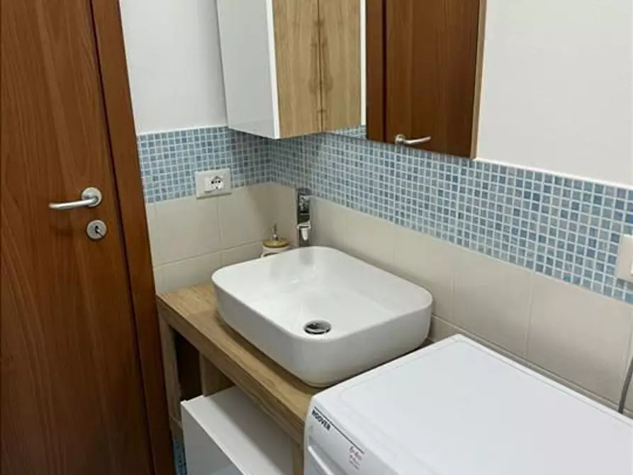 Immagine 11 di Appartamento in vendita  a Siena