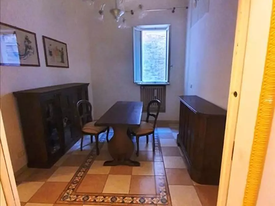 Immagine 4 di Appartamento in vendita  a Siena