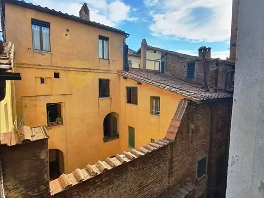 Immagine 8 di Appartamento in vendita  a Siena