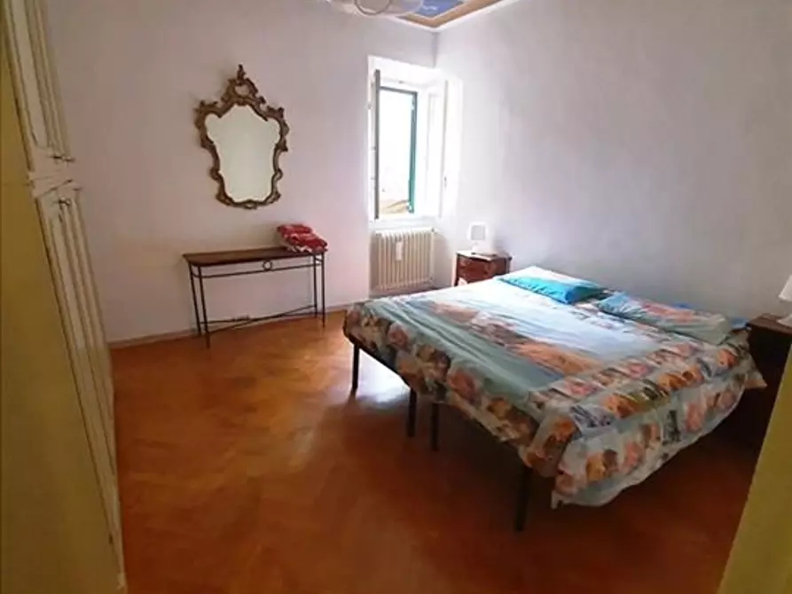 Immagine 9 di Appartamento in vendita  a Siena