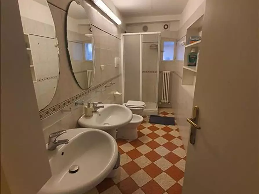 Immagine 10 di Appartamento in vendita  a Siena