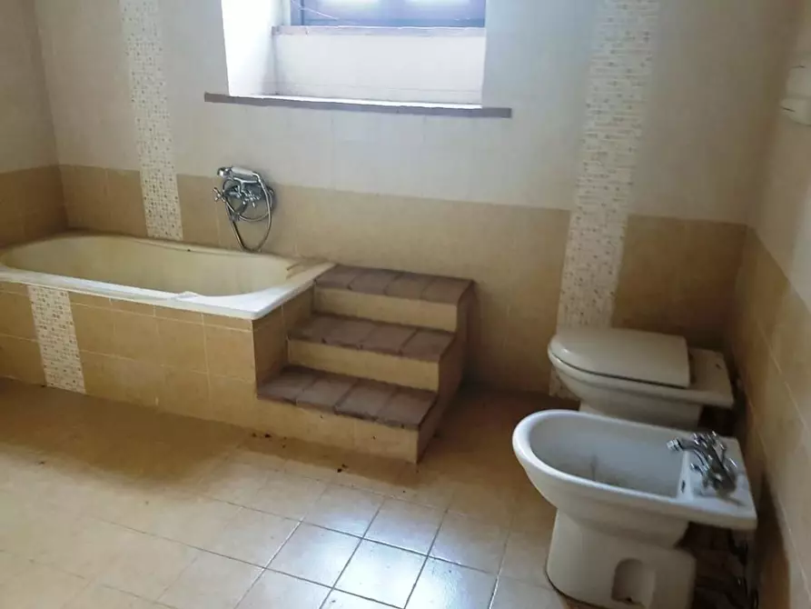 Immagine 22 di Casa colonica in vendita  a Poggibonsi