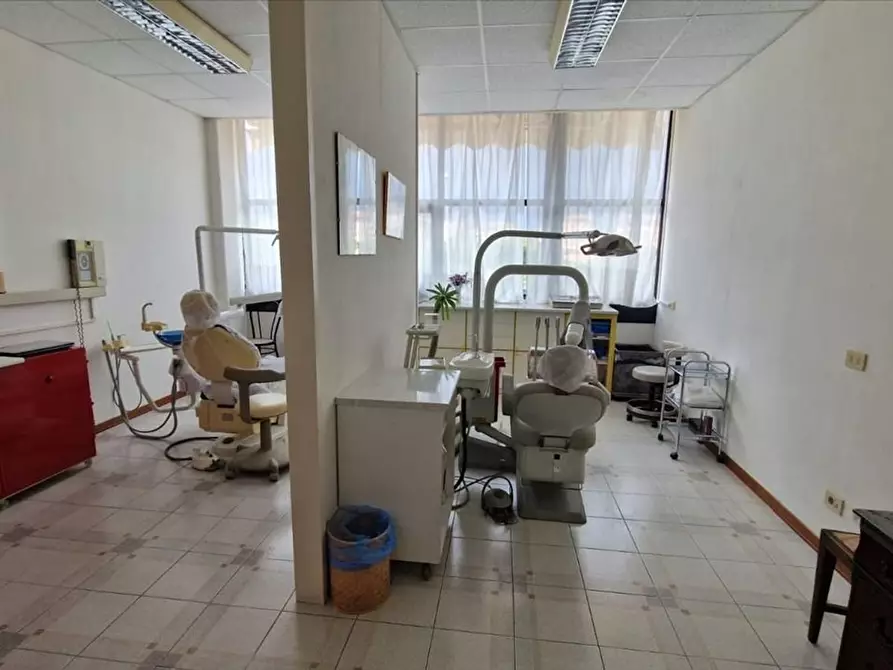 Immagine 14 di Locale commerciale in vendita  a Siena