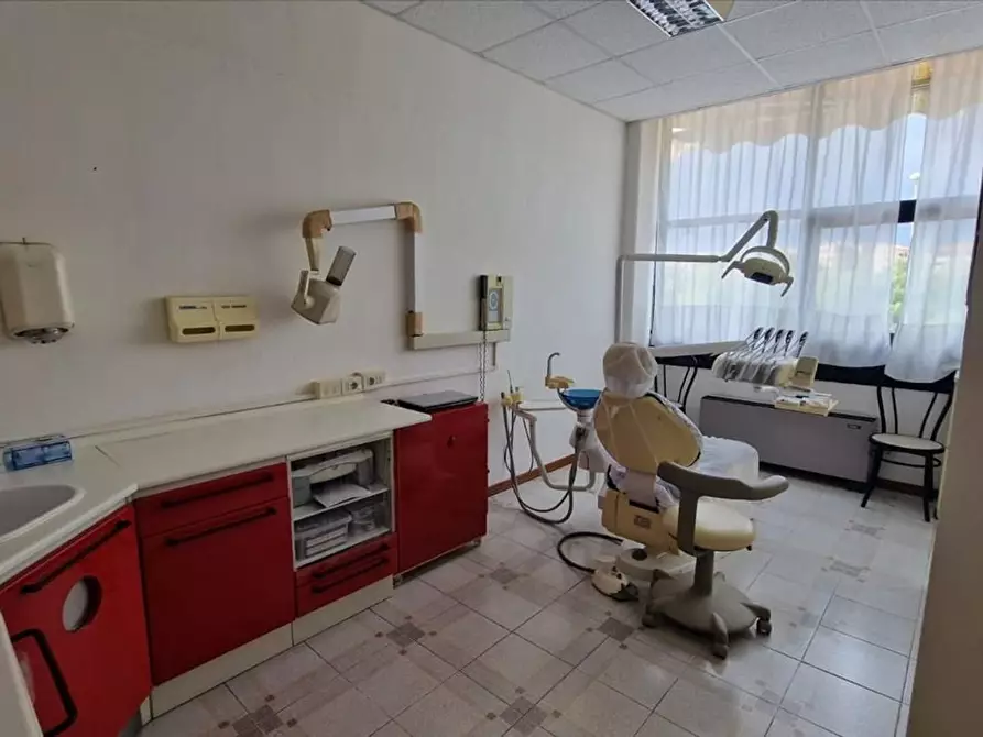 Immagine 12 di Locale commerciale in vendita  a Siena