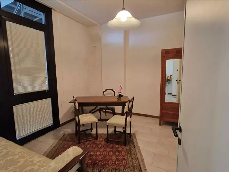 Immagine 3 di Locale commerciale in vendita  a Siena