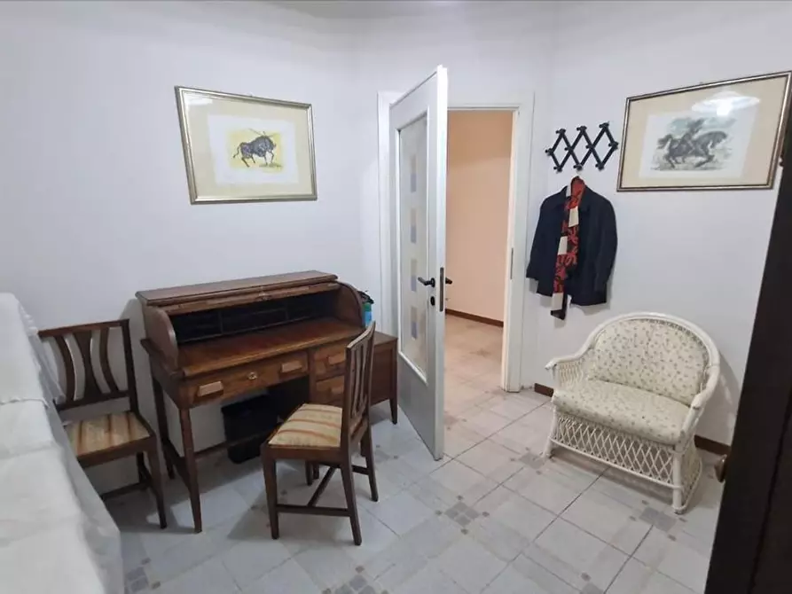 Immagine 9 di Locale commerciale in vendita  a Siena