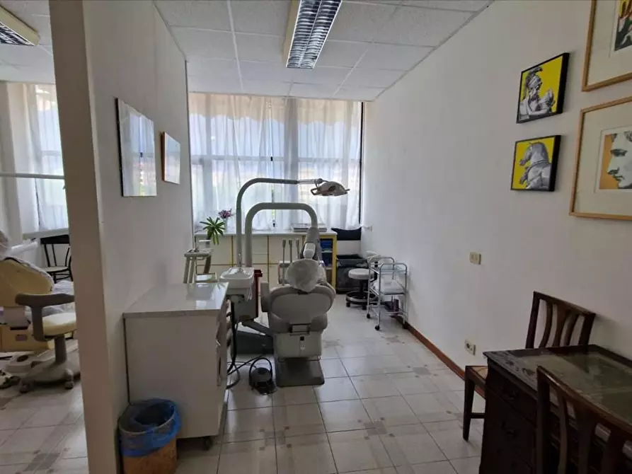 Immagine 13 di Locale commerciale in vendita  a Siena