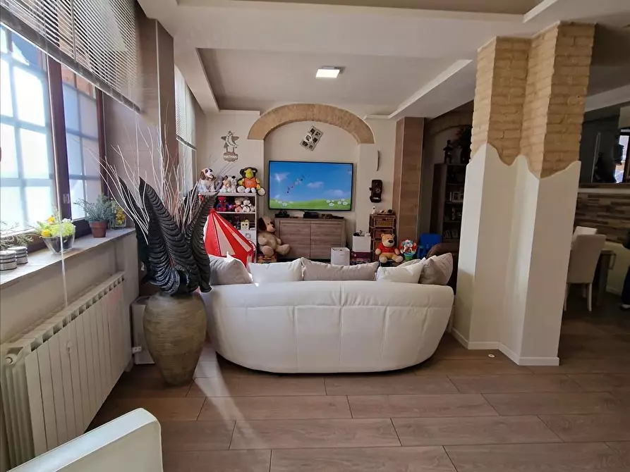 Immagine 2 di Appartamento in vendita  a Siena