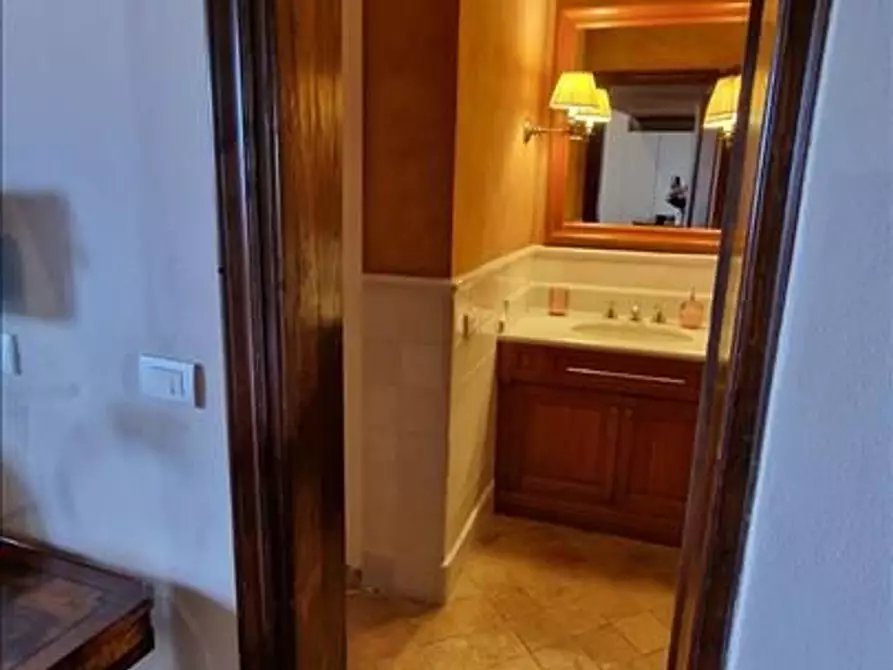 Immagine 37 di Villa in vendita  a Asciano