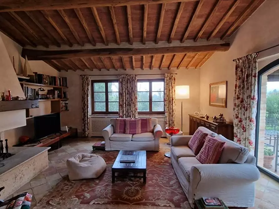 Immagine 1 di Villa in vendita  a Asciano