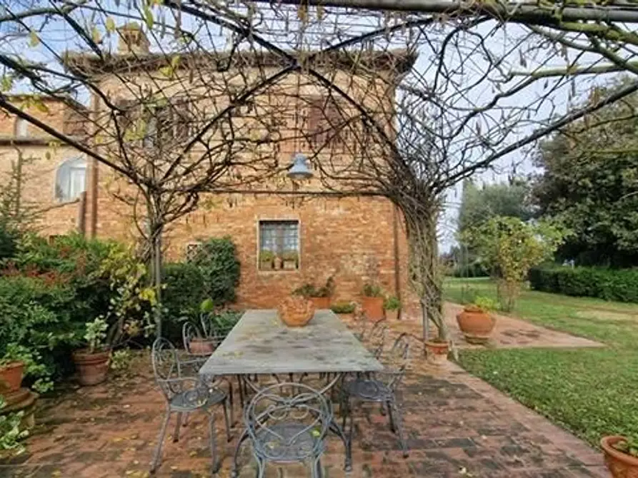 Immagine 10 di Villa in vendita  a Asciano