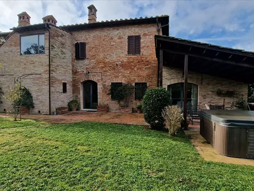 Immagine 9 di Villa in vendita  a Asciano