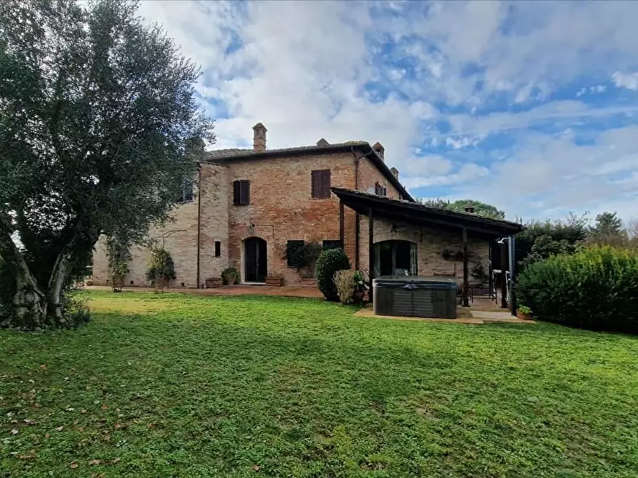 Immagine 16 di Villa in vendita  a Asciano