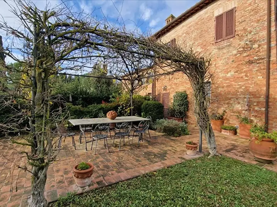 Immagine 12 di Villa in vendita  a Asciano