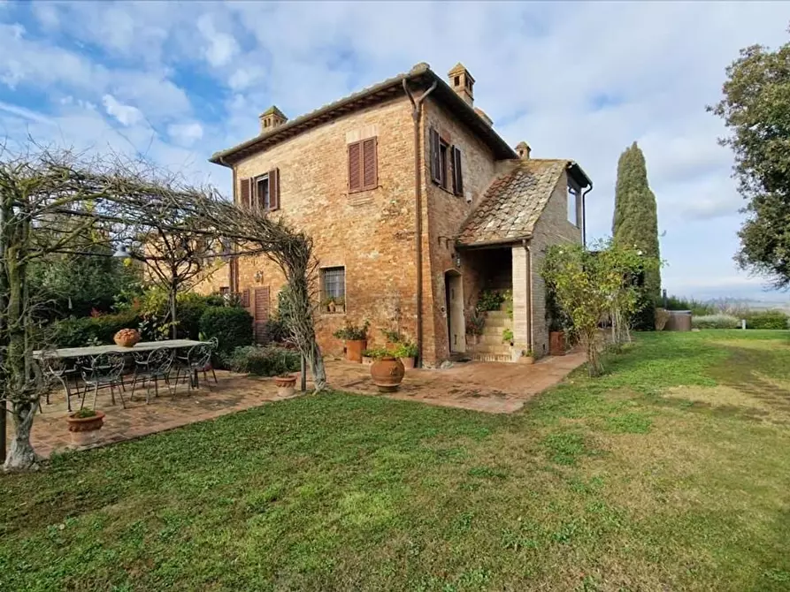 Immagine 15 di Villa in vendita  a Asciano