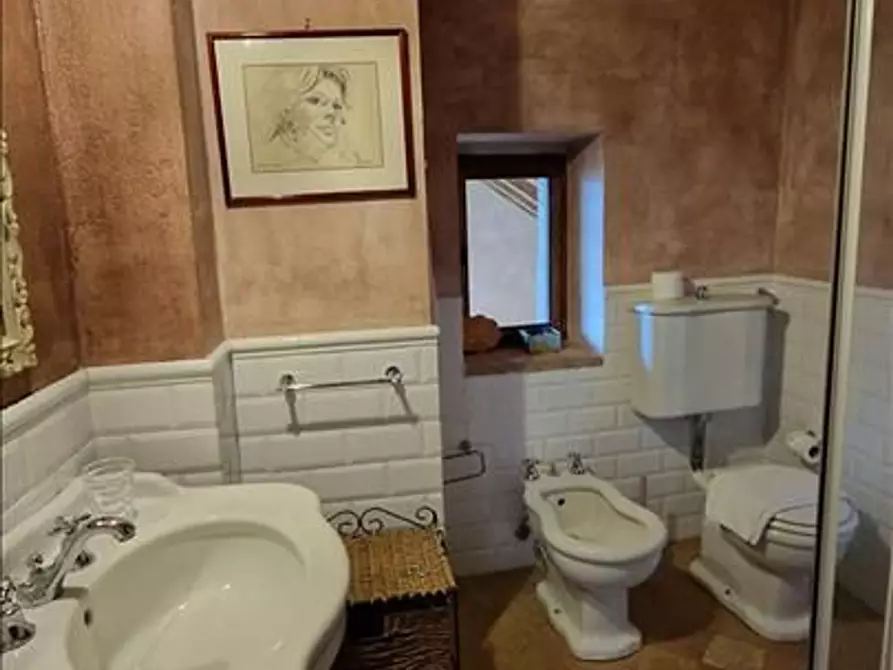 Immagine 38 di Villa in vendita  a Asciano