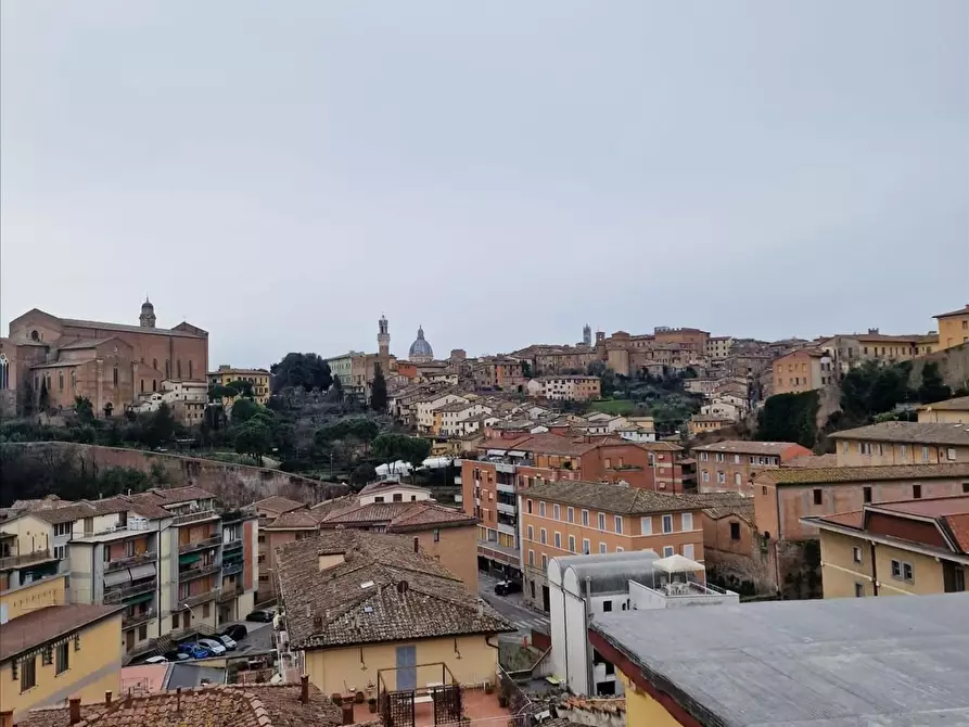 Immagine 4 di Appartamento in vendita  a Siena