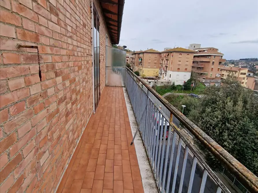 Immagine 19 di Appartamento in vendita  a Siena
