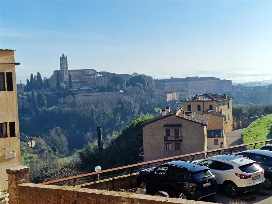 Immagine 4 di Appartamento in vendita  a Siena