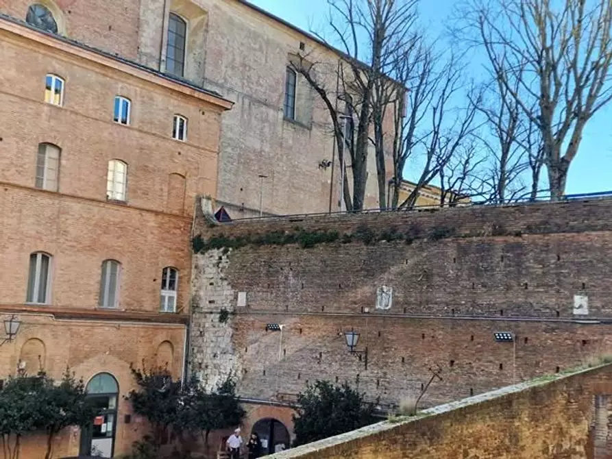 Immagine 5 di Appartamento in vendita  a Siena