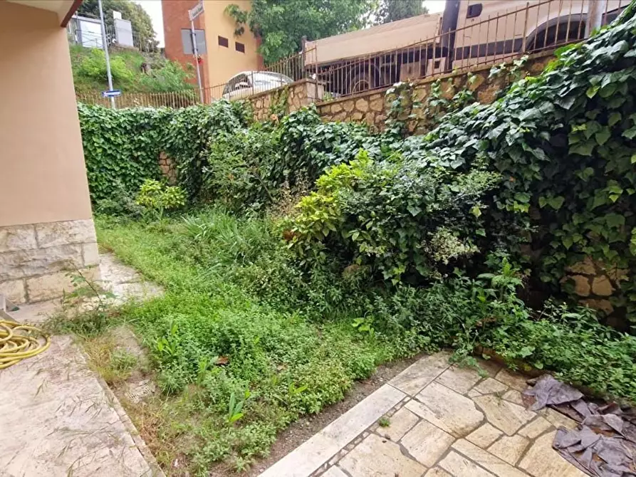 Immagine 18 di Appartamento in vendita  a Siena