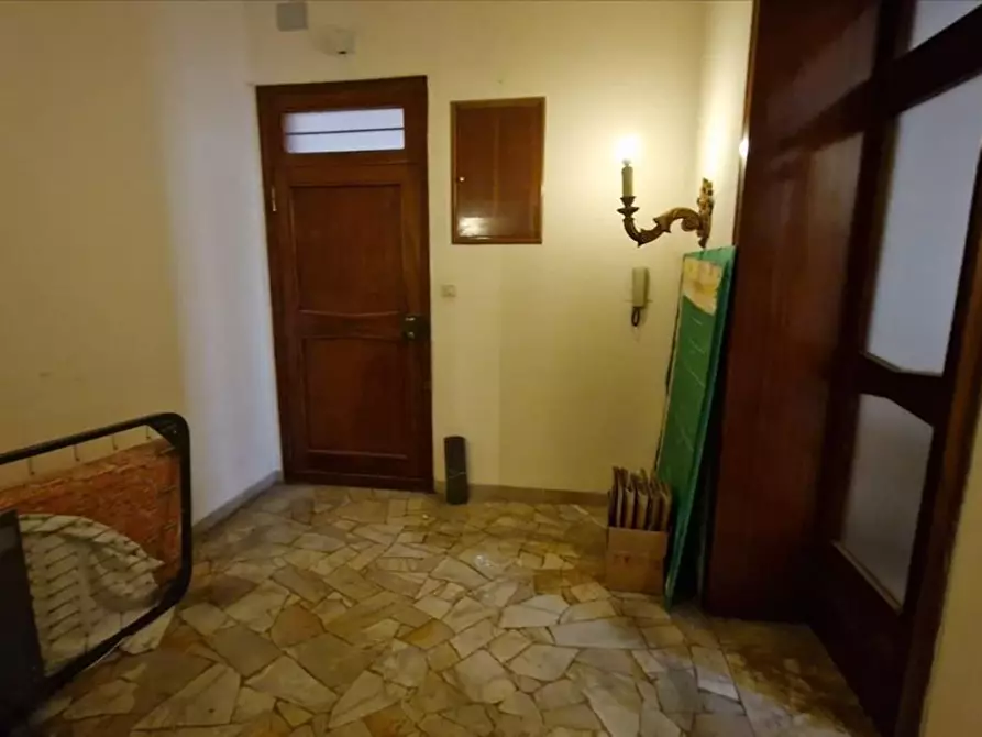 Immagine 16 di Appartamento in vendita  a Siena