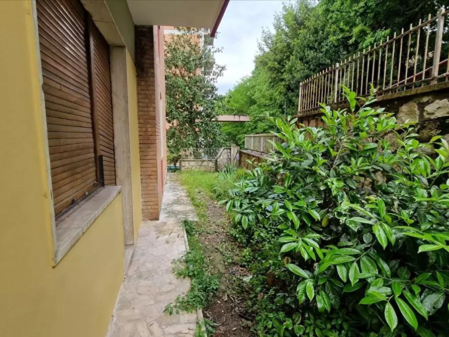 Immagine 15 di Appartamento in vendita  a Siena