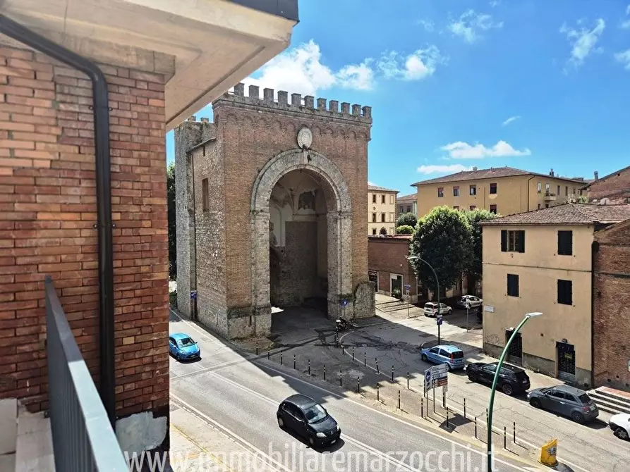 Immagine 19 di Appartamento in vendita  a Siena